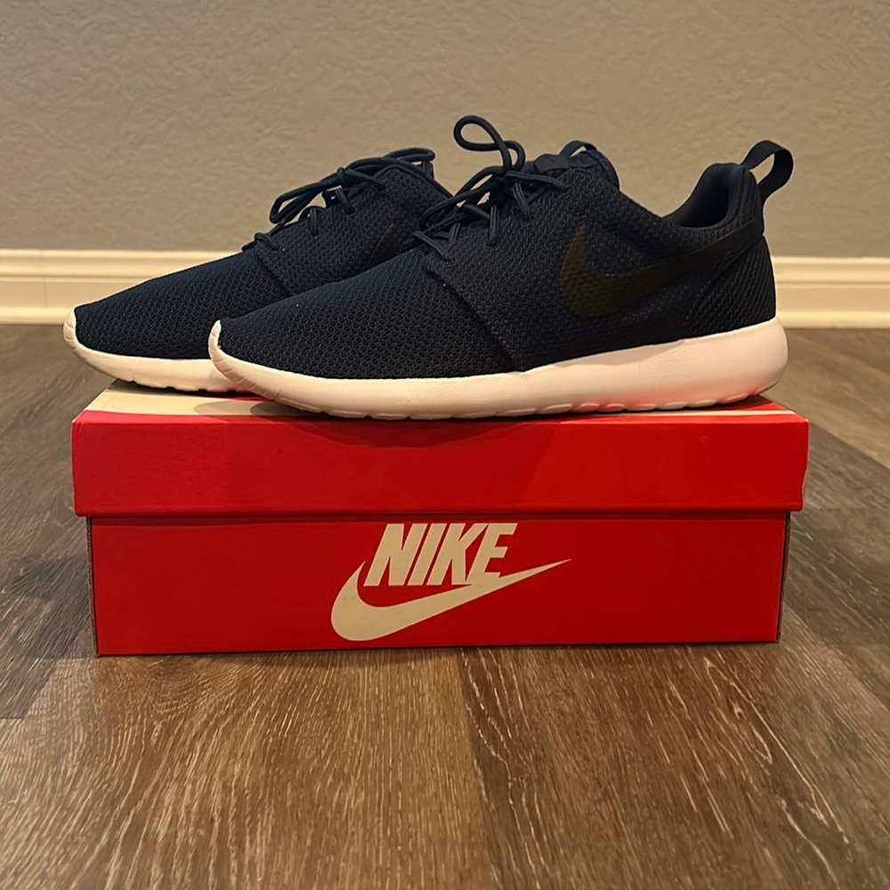 Nike Roshe One Navy / Black-White Men’s Size 9